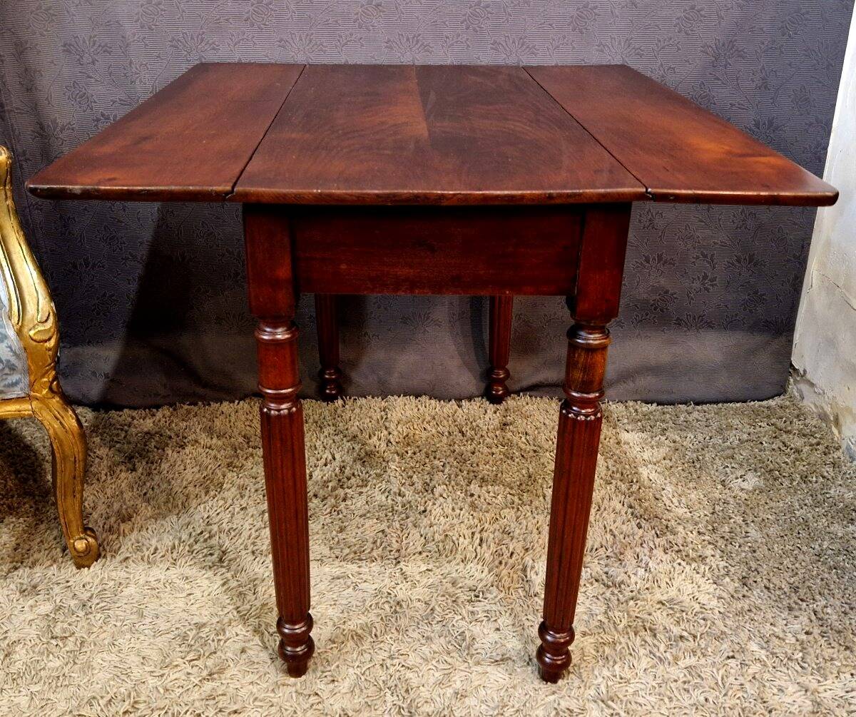 Table d'appoint en acajou