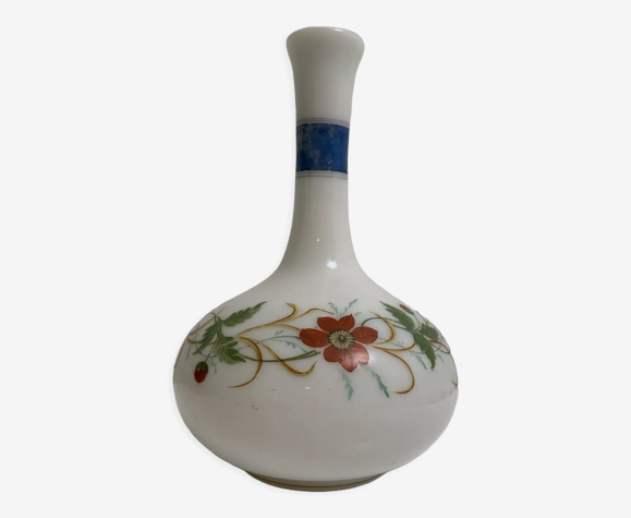 Vase ancien en opaline décor floral peint