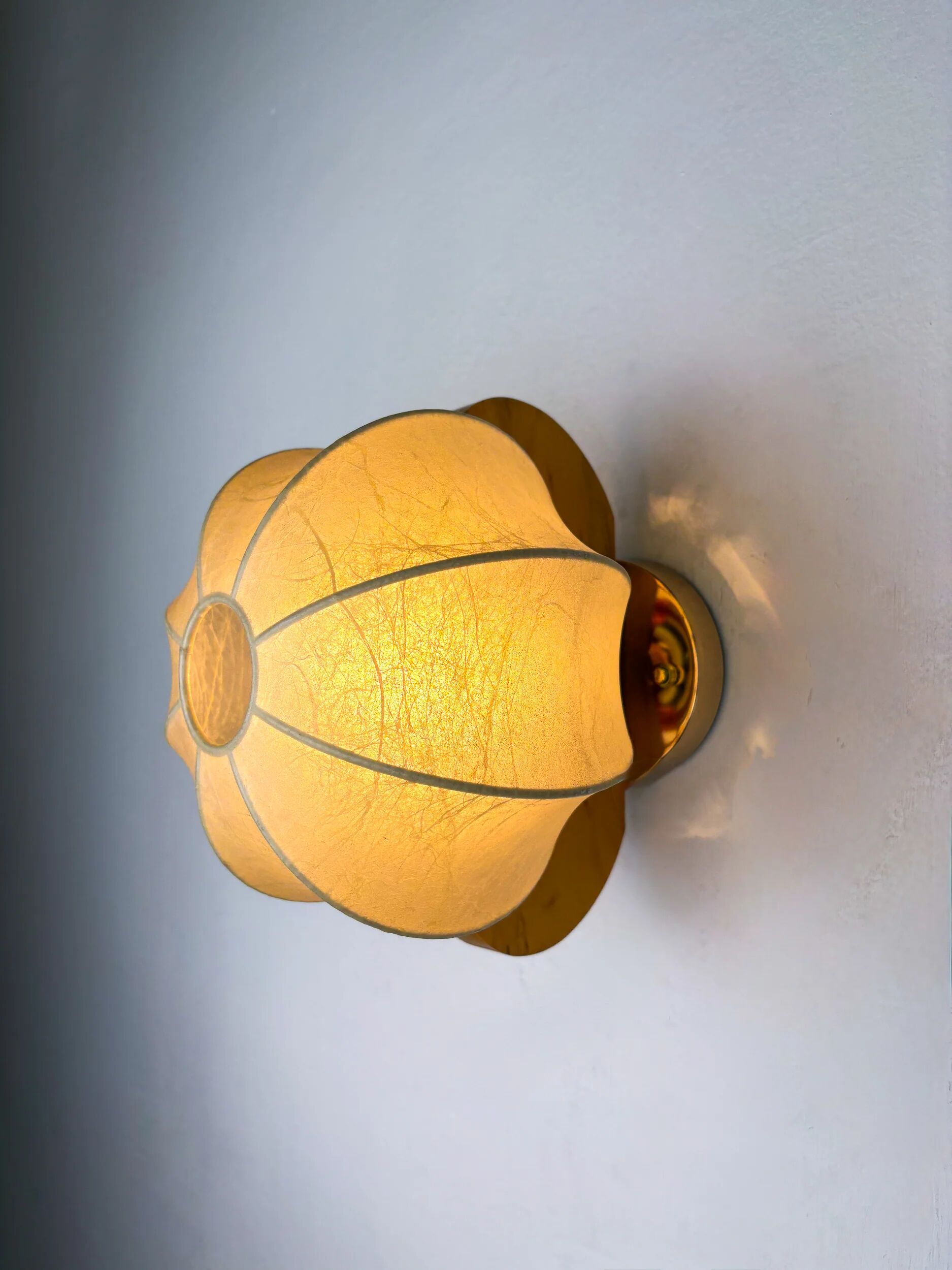 "Cocoon" wall light in resin and pine, Italy, circa 1970s