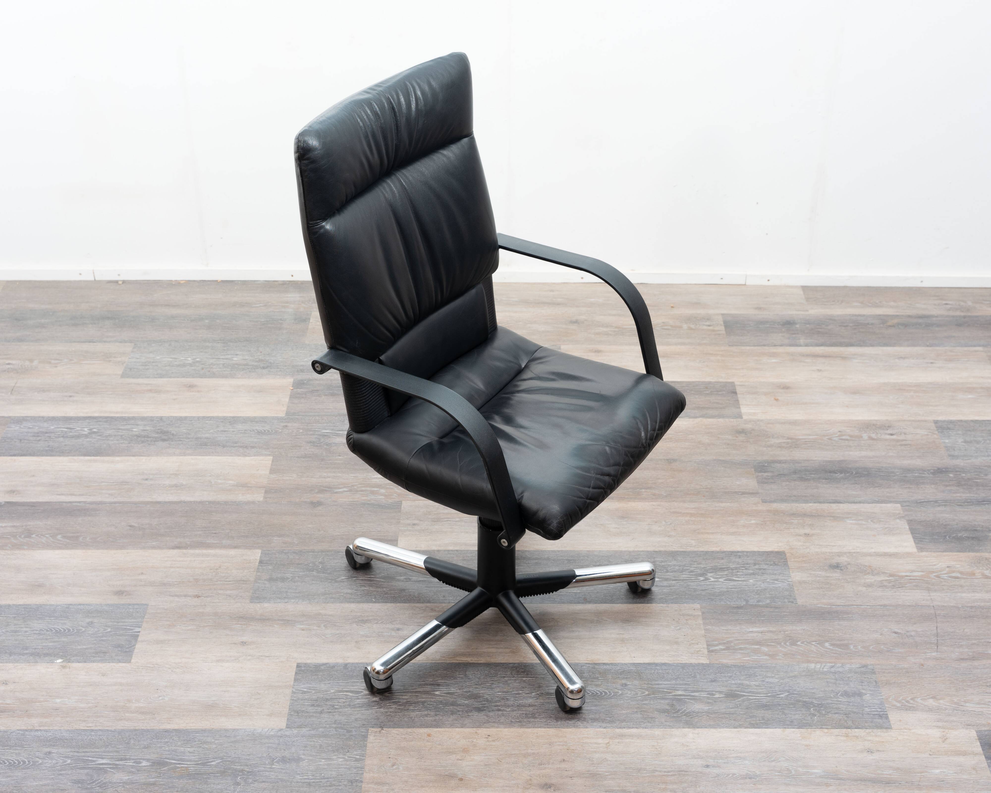 Office chair. Manufacturer: Vitra. Designer: Mario Bellini. Model: Fig