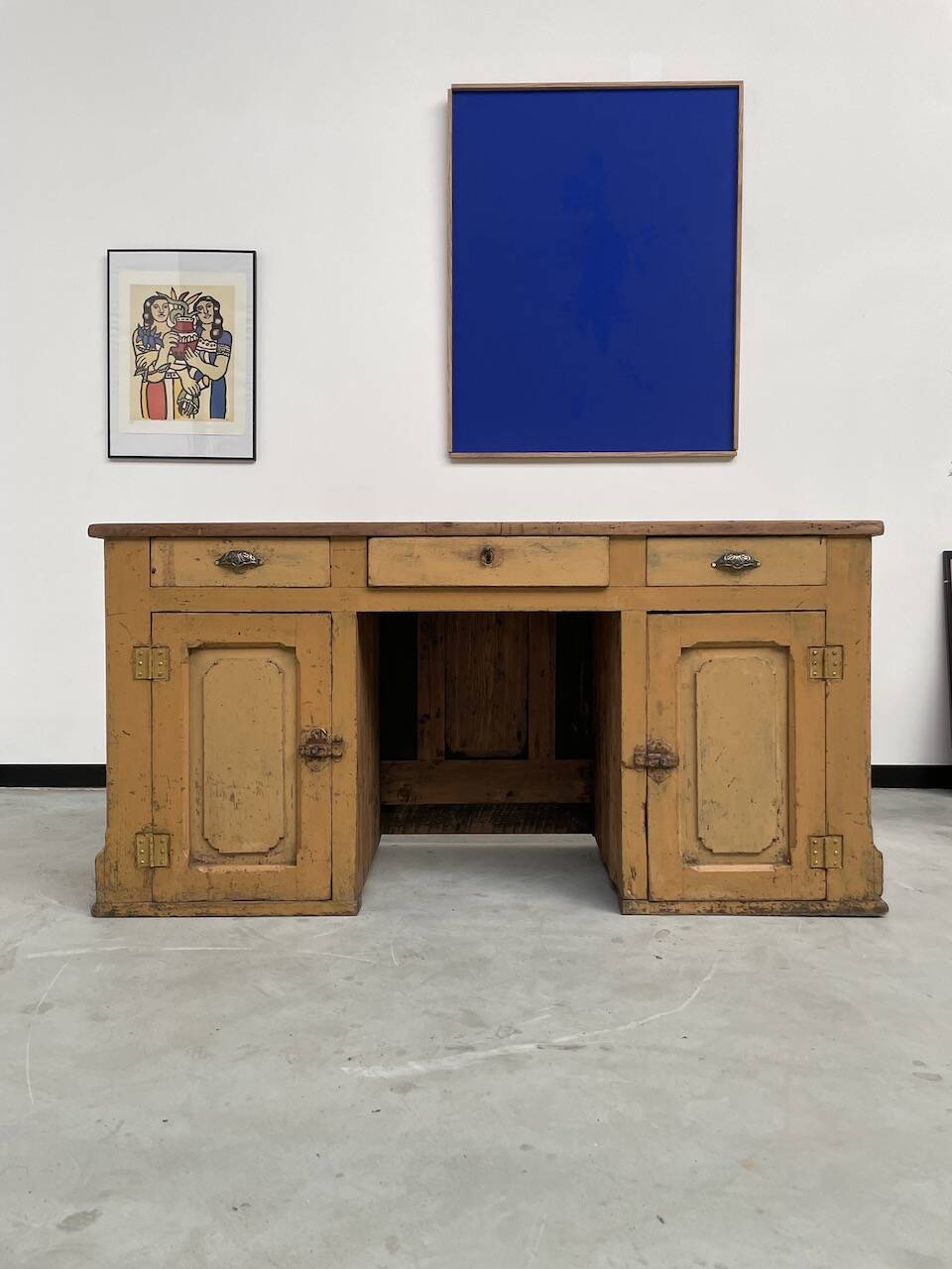 Yellow patina commercial counter from the 50s