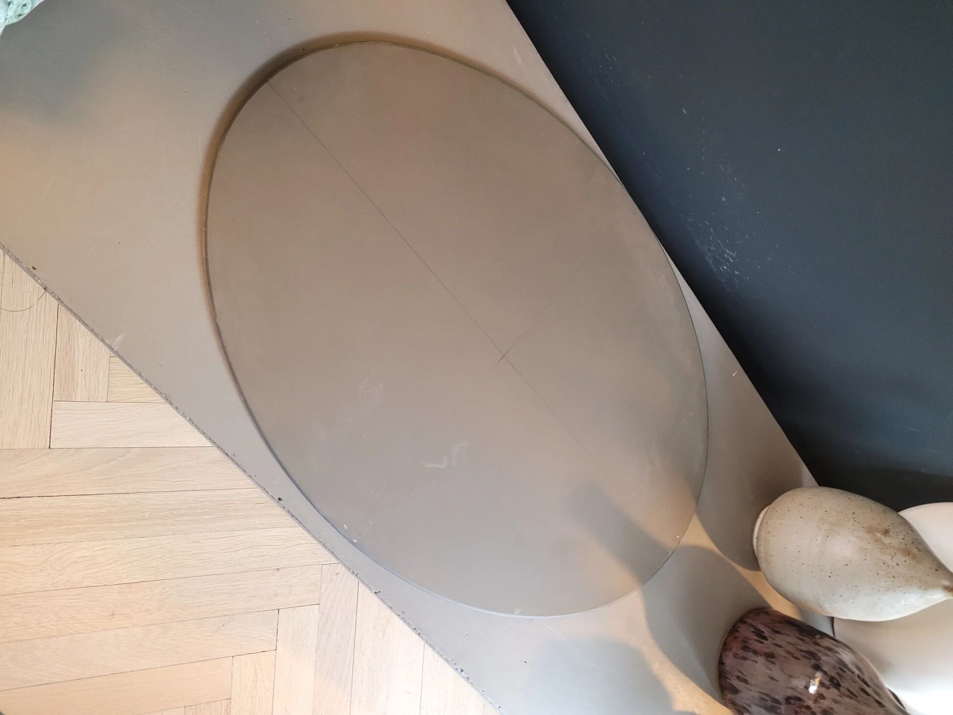 Antique oval mirror with chiseled edges