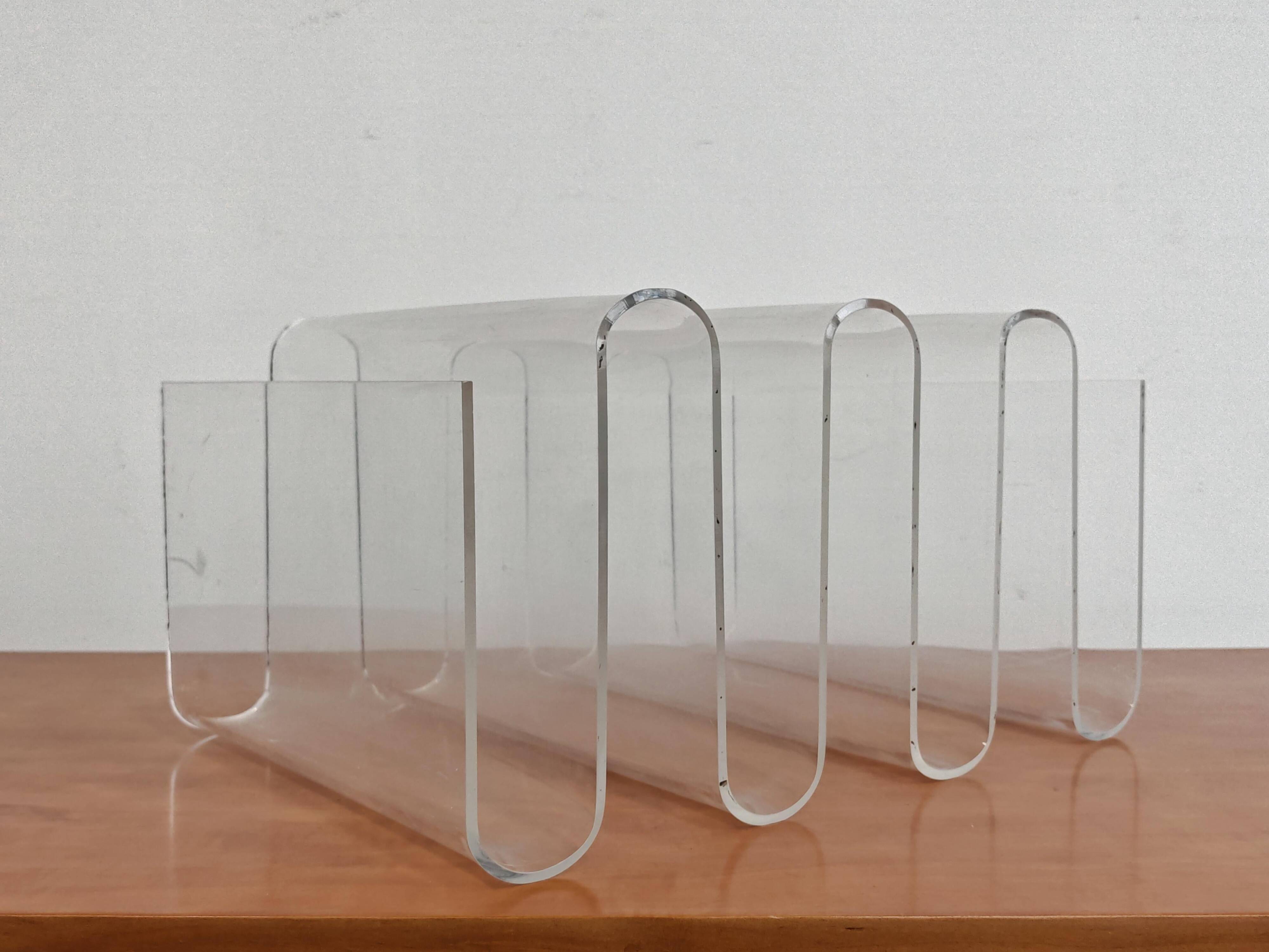Sculptural range of Mid Century Modern in plexiglass from the 1970s.