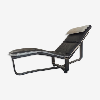 Scandinavian long chair design Ingmar und Knut Relling black leather 70s