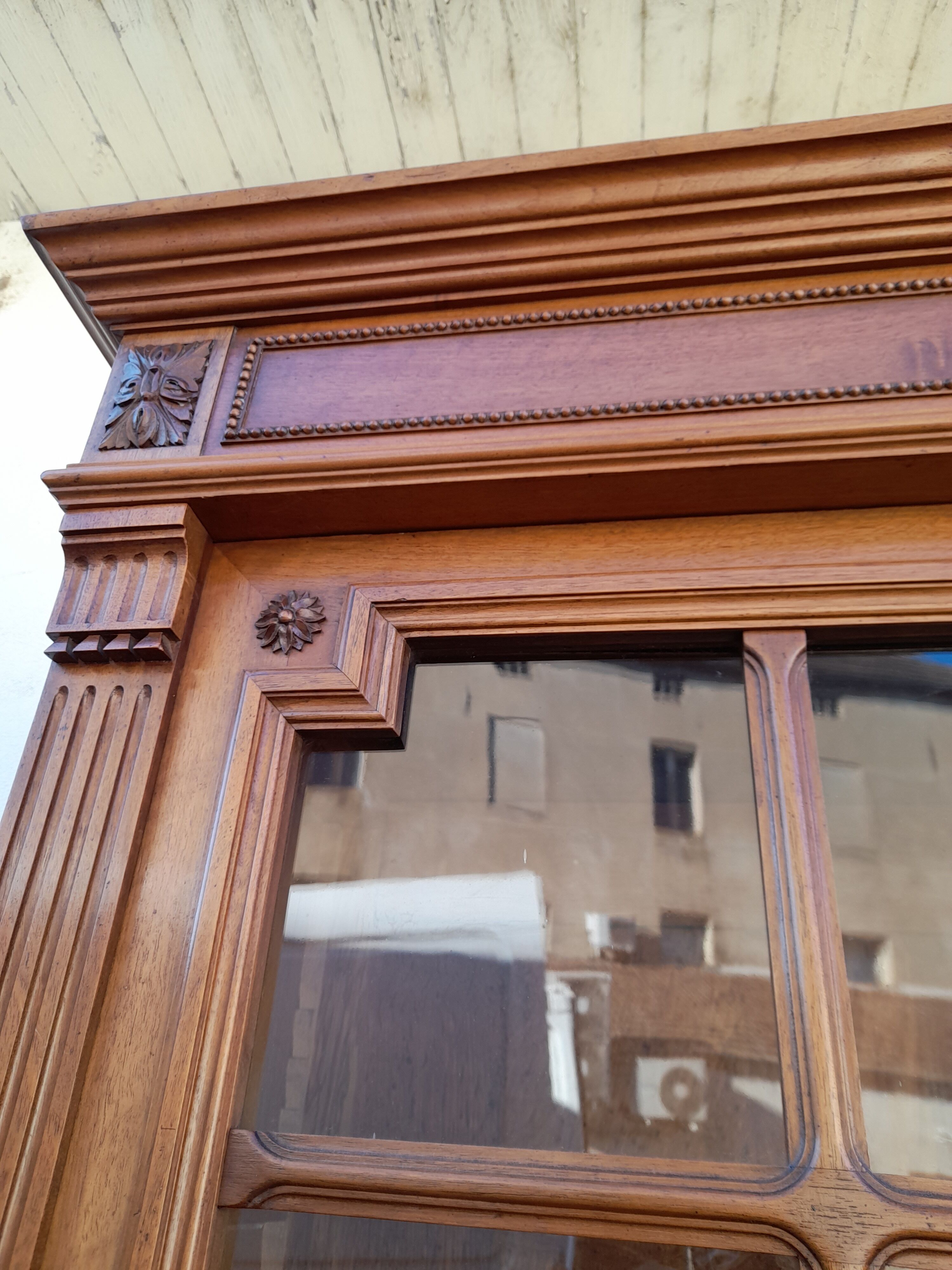 Roman showcase Henri II era 1900