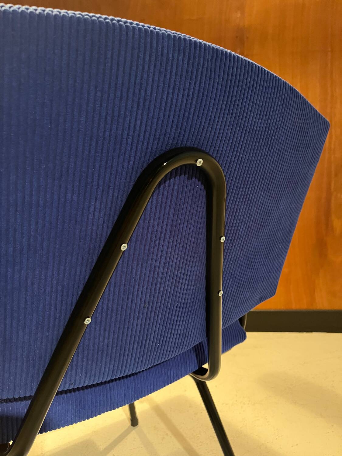 Fauteuil vintage entièrement rénové ,vers 1950