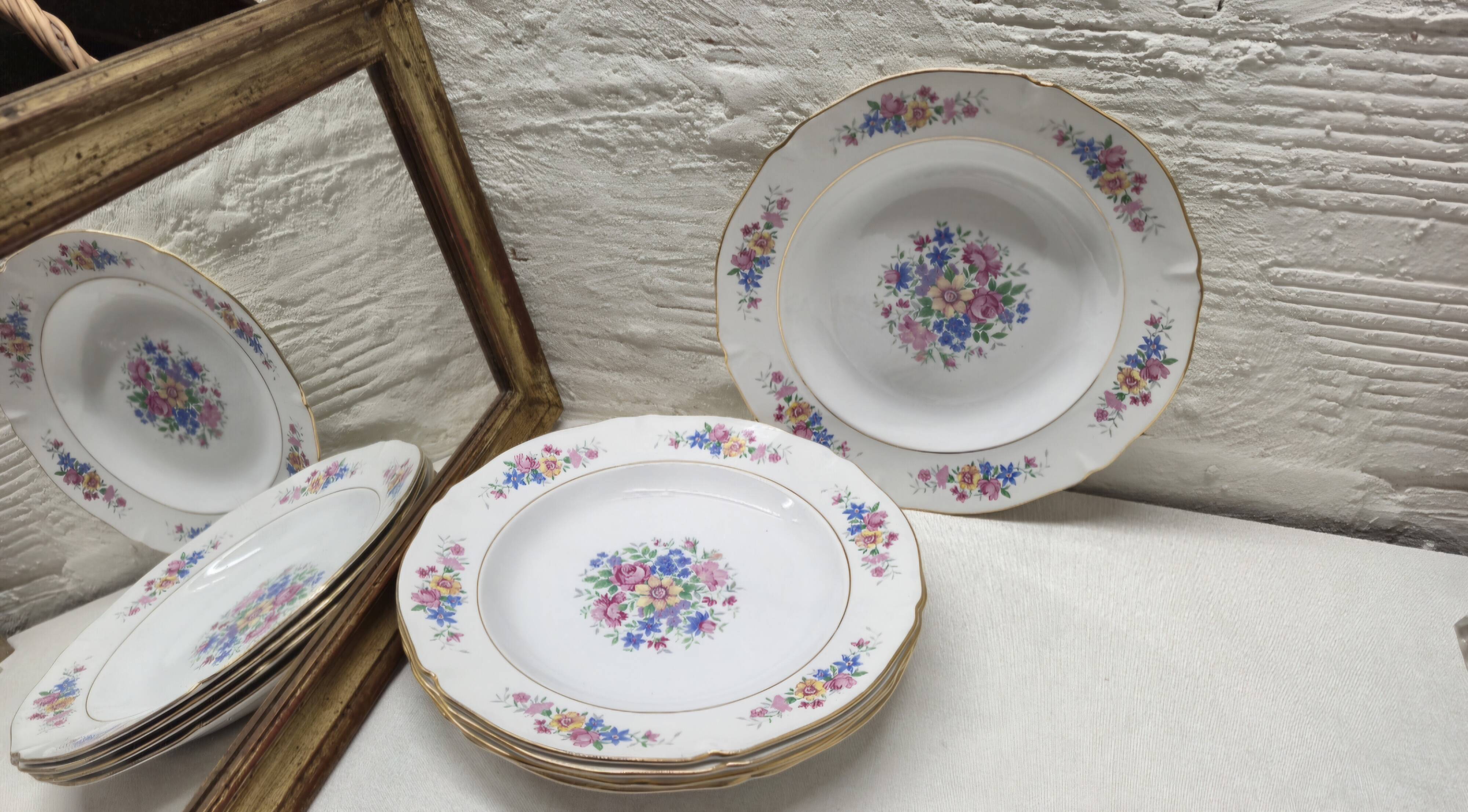 Set of 5 small flowered deep plates.