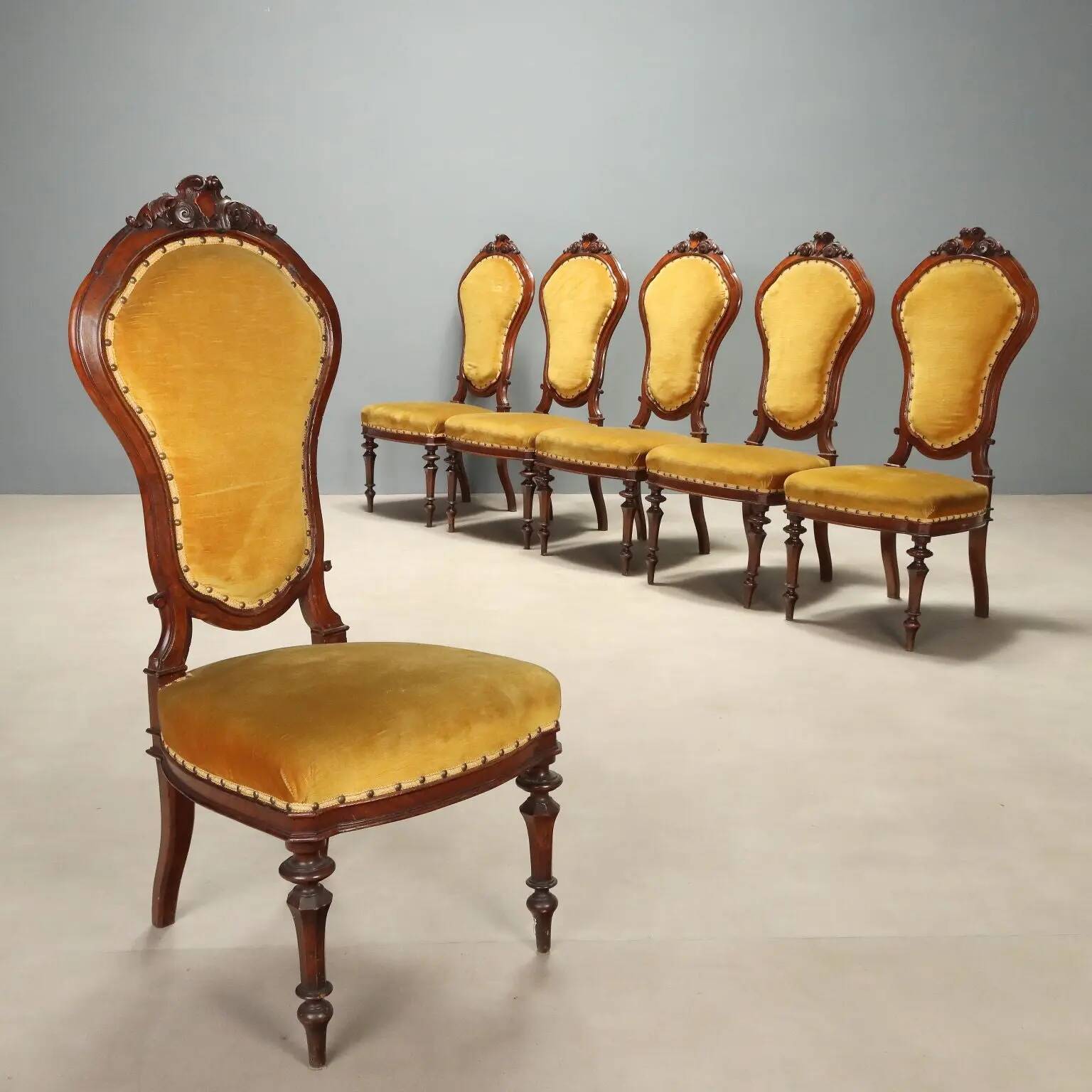 Umbertine chairs in walnut - Italy late 19th century