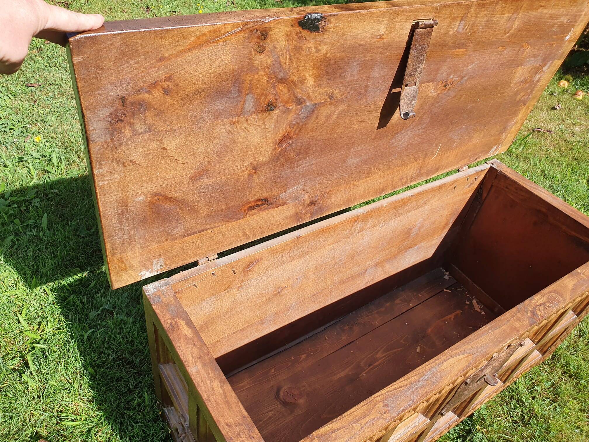 Chest - Walnut - Very good condition