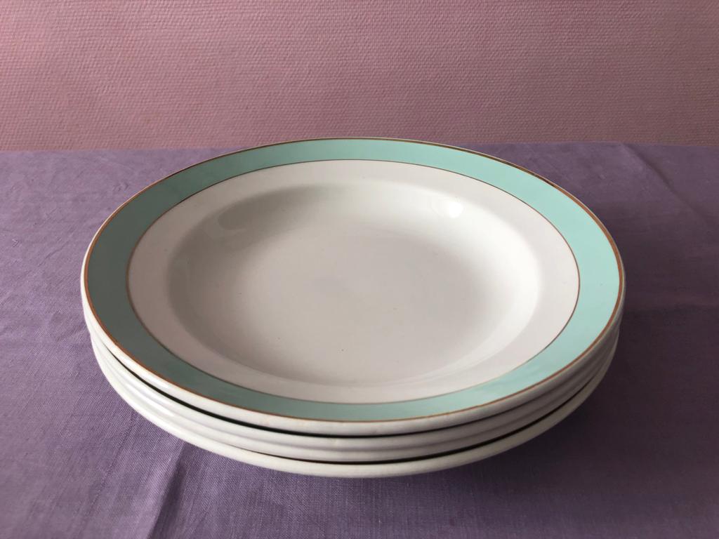 Service "Régence" en demi-porcelaine de Lunéville assiettes et pièces de forme