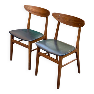 2 chaises scandinaves en teck et cuir skaï noir 1960