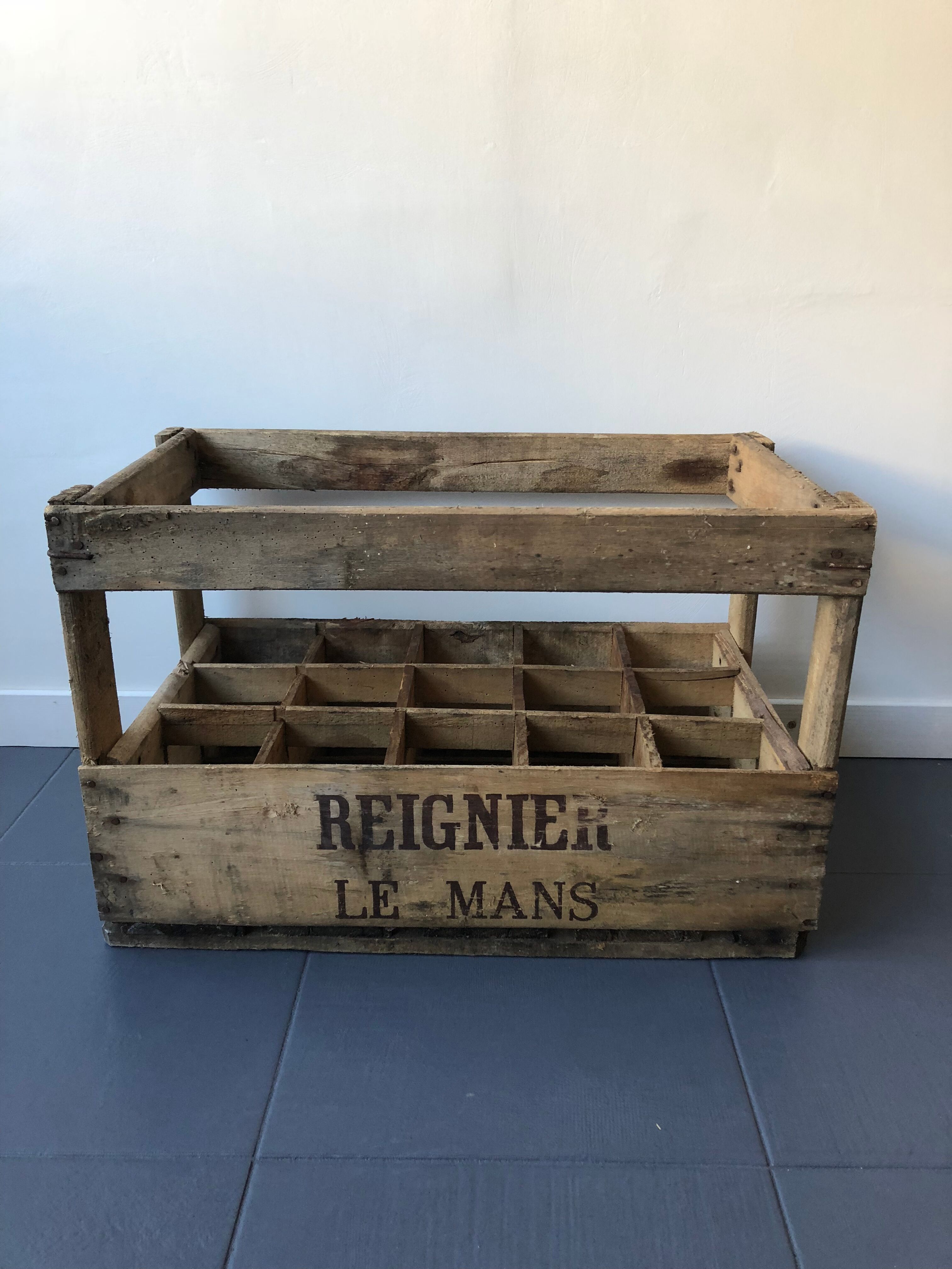 Reign bottle rack