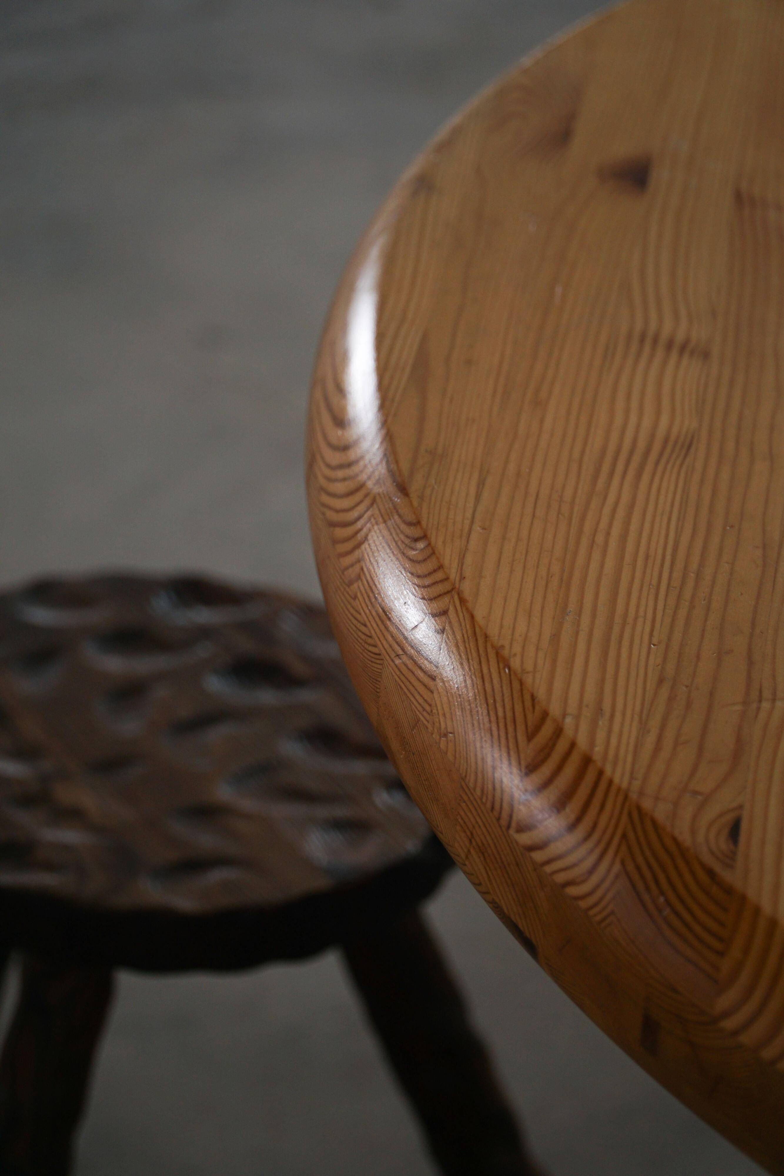 Rainer Daumiller, extendable round dining table in pine, modern Danish style, 1970s.