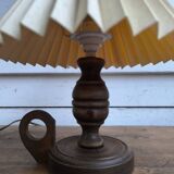 Table lamp in turned wood