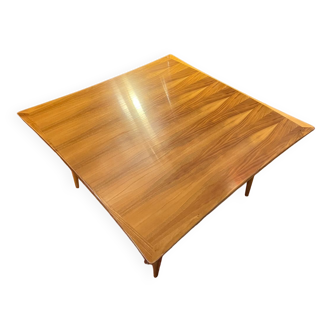 Scandinavian table