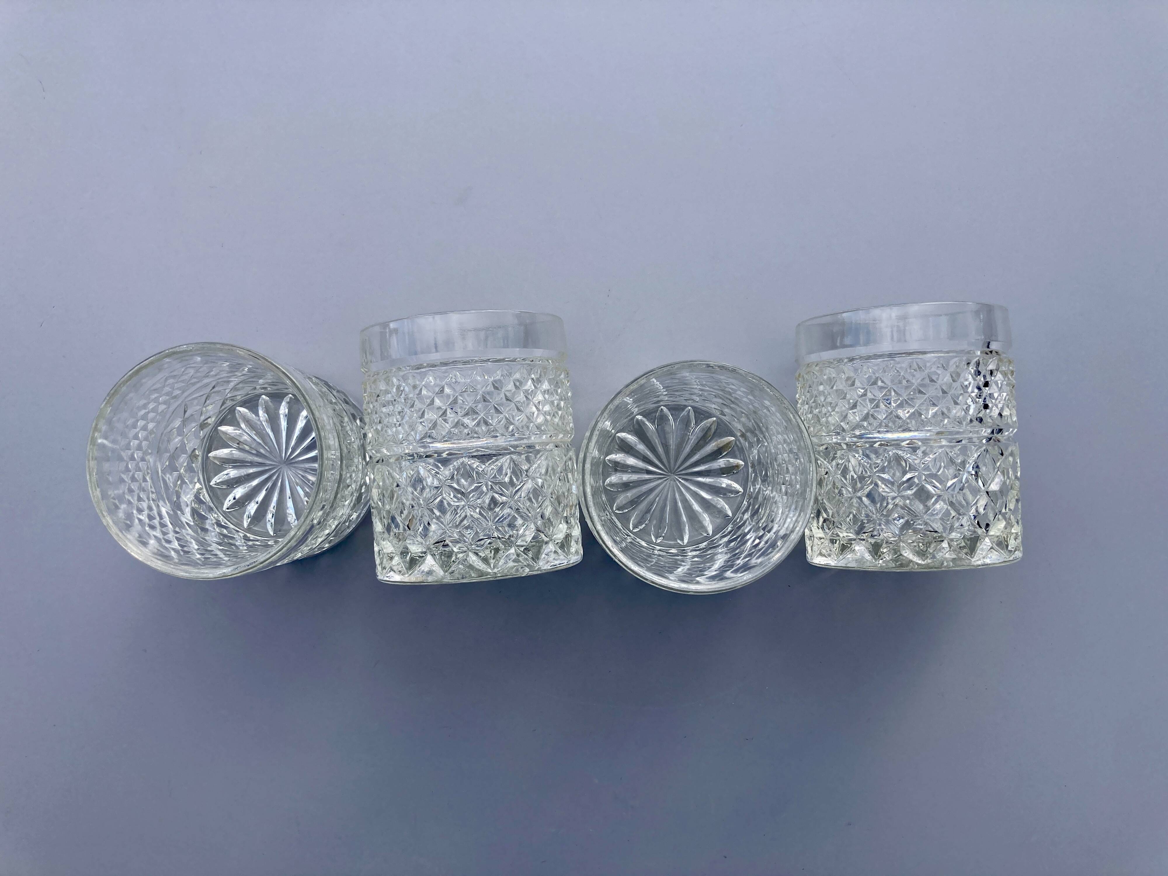 Set of 4 vintage glasses from the 60s-70s in moulded glass.