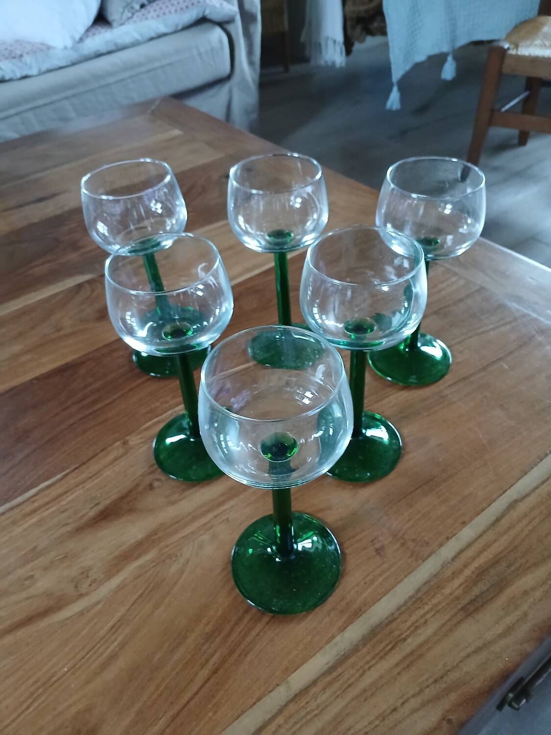 6 verres anciens à vin blanc