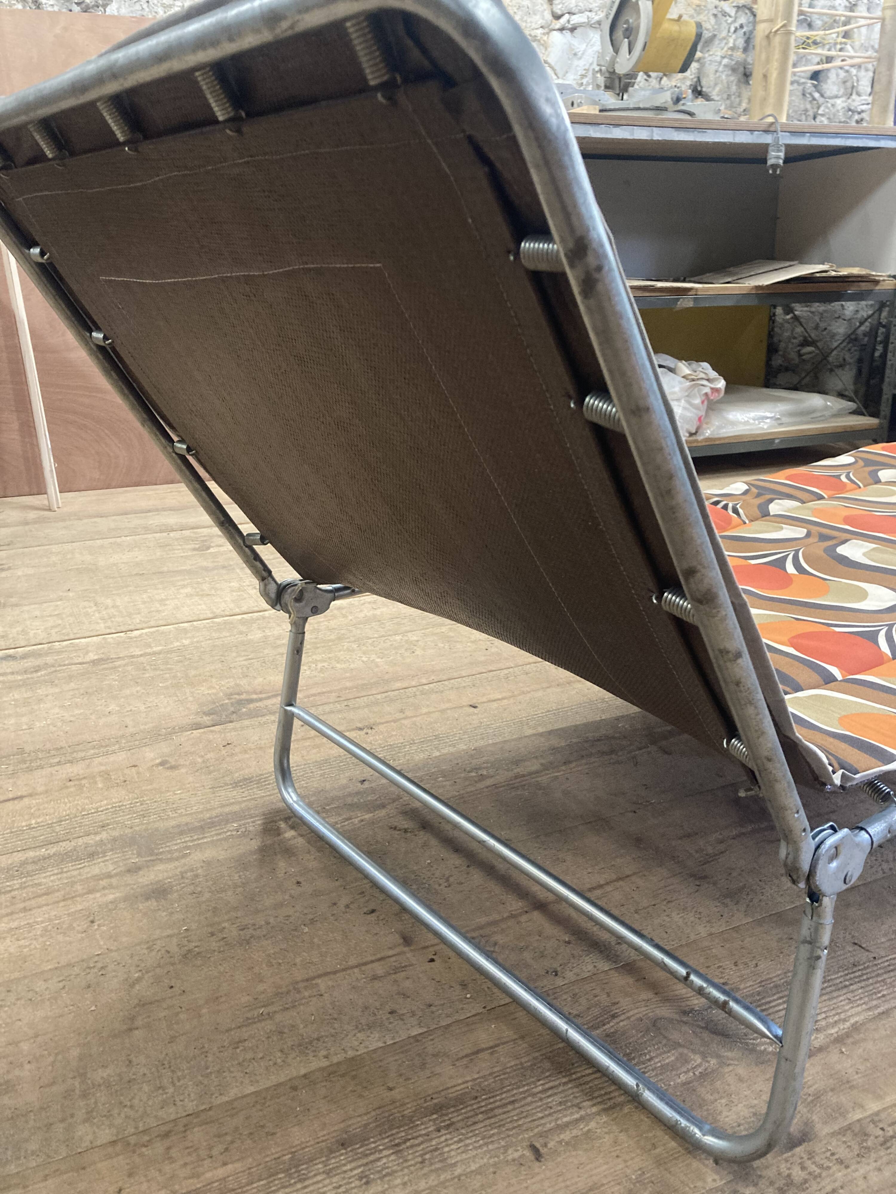 1970 orange pattern / chaise longue / vintage camp bed in metal and fabric