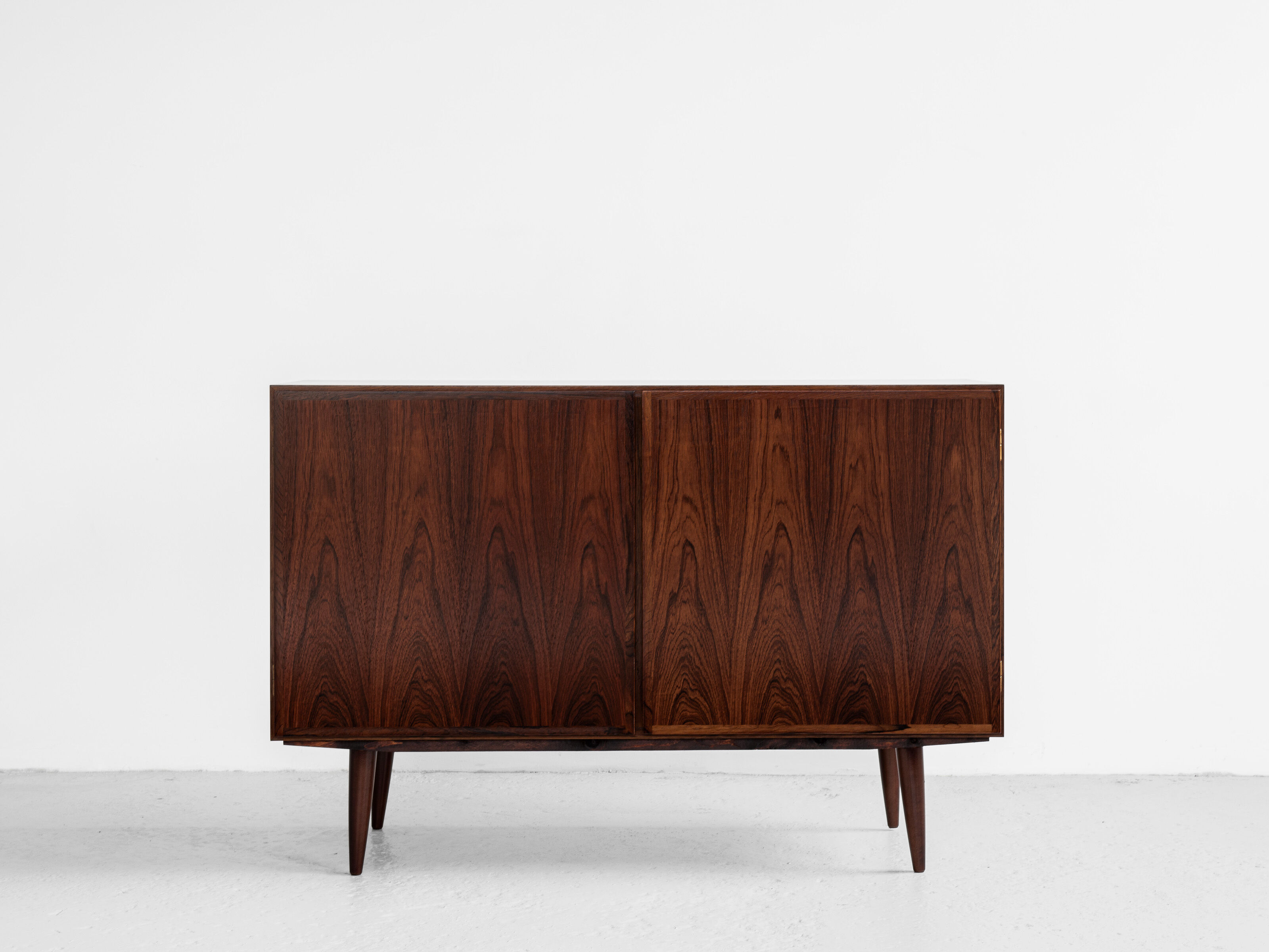 Midcentury Danish cabinet in rosewood by Omann Jun 1960s - handle free doors