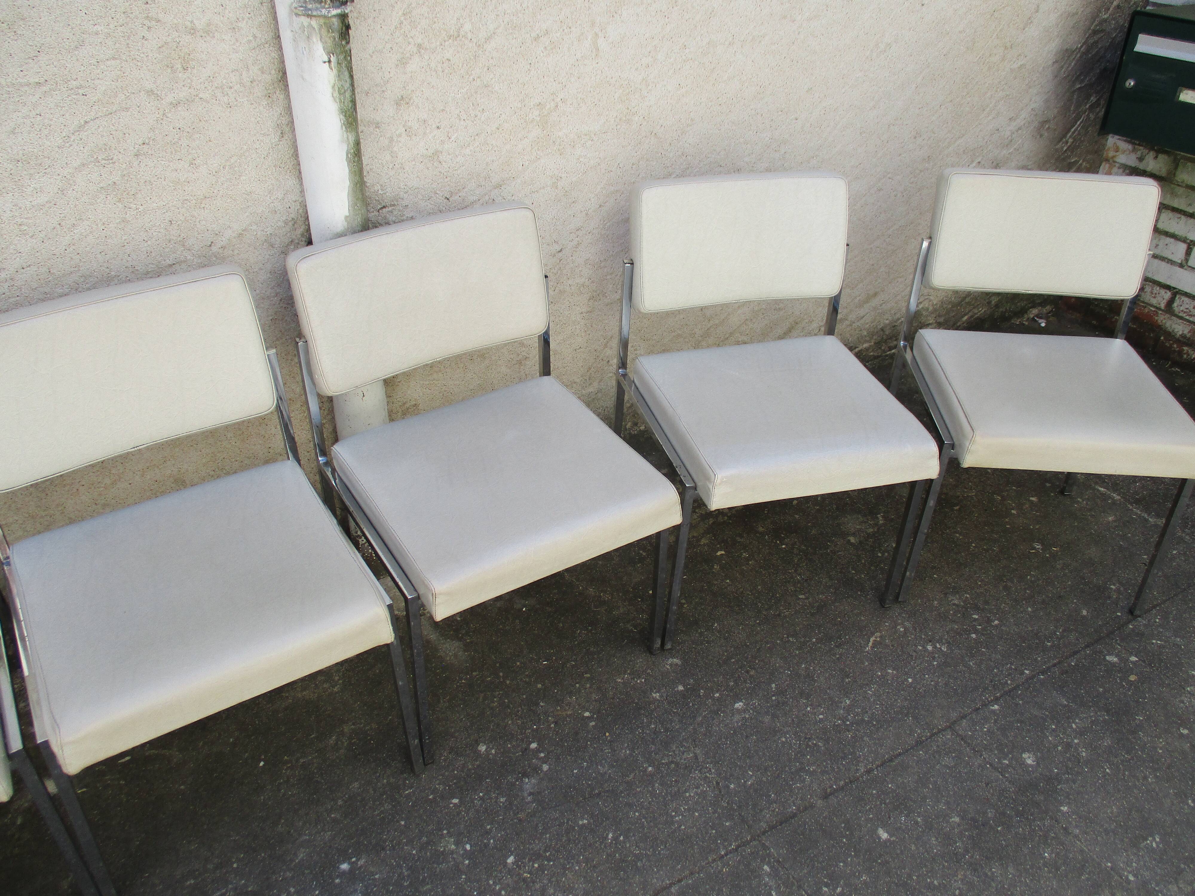 Lot of 10 chairs Strafor 70s