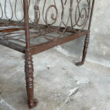 Evolutionary baby cot
