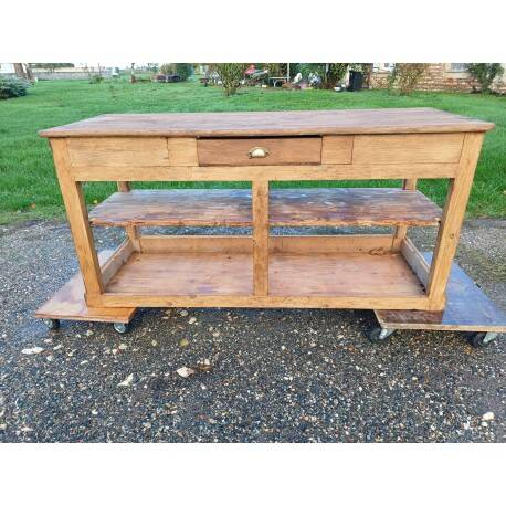 Shop counter furniture for a "draper"
