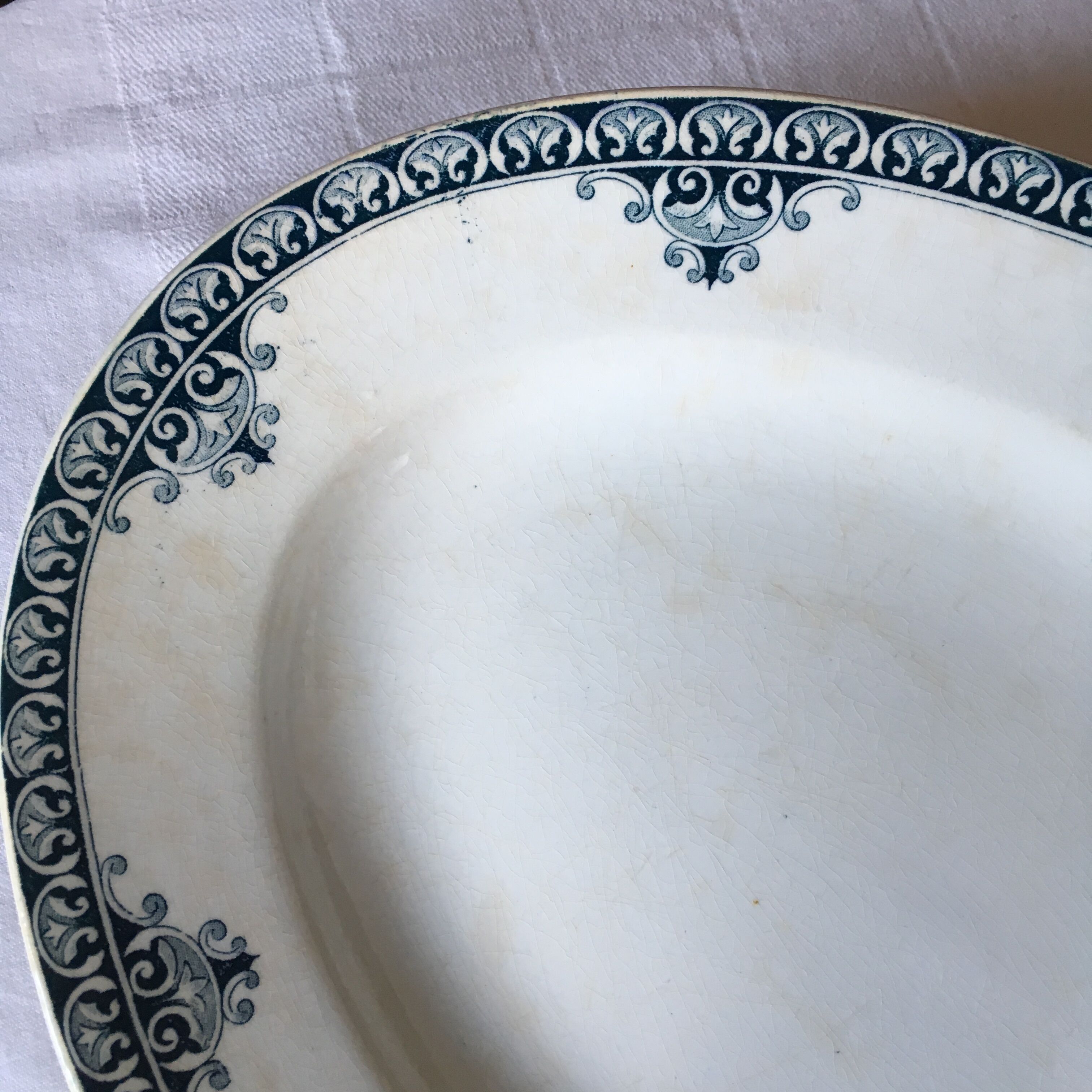 Service St-Amand earthenware dish and Hamage model Edirne