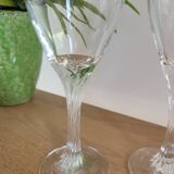 Deux verres à vin en cristal