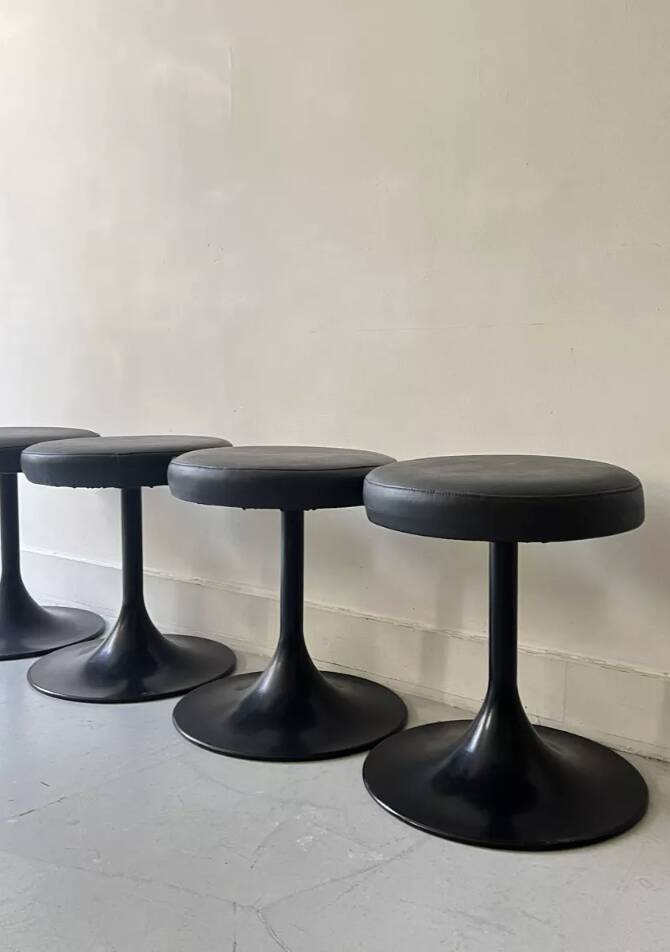 Tabourets tulipe noir , design 1970