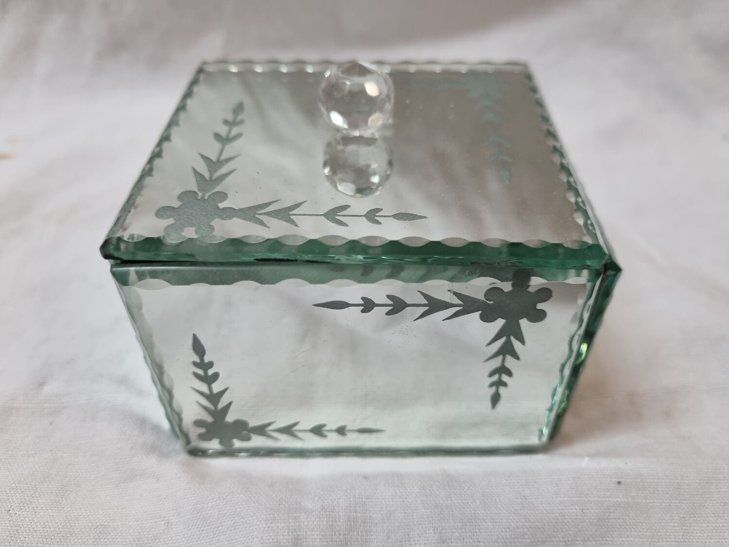 Venetian mirror box