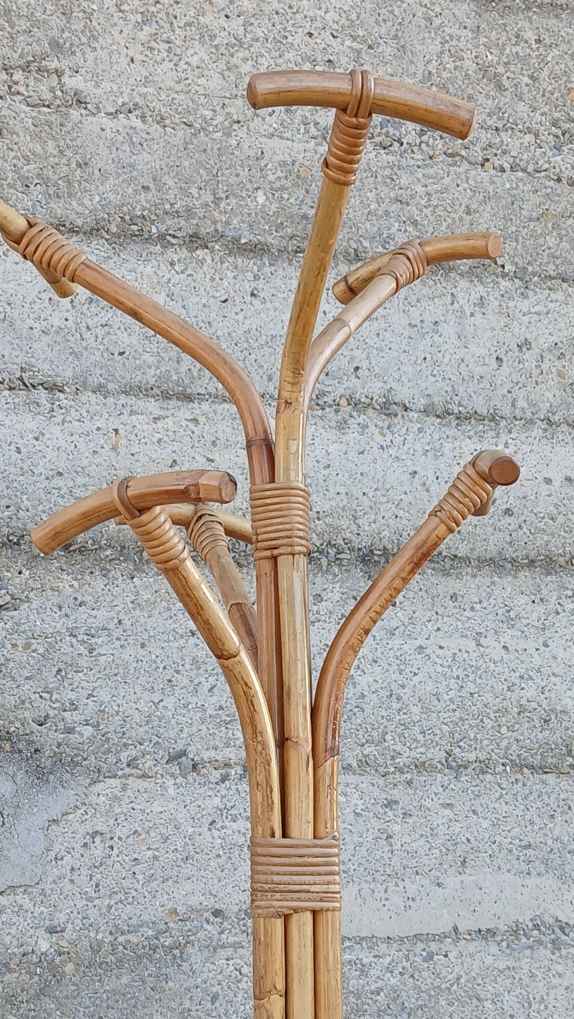 Coat rack parrot in rattan and bamboo