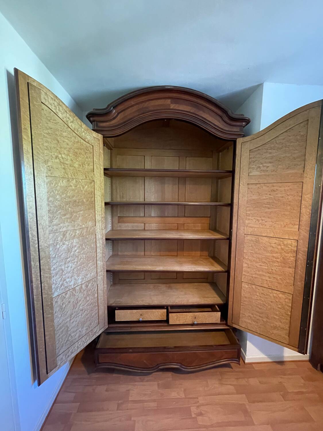 Glass-fronted lingerie wardrobe in solid wood