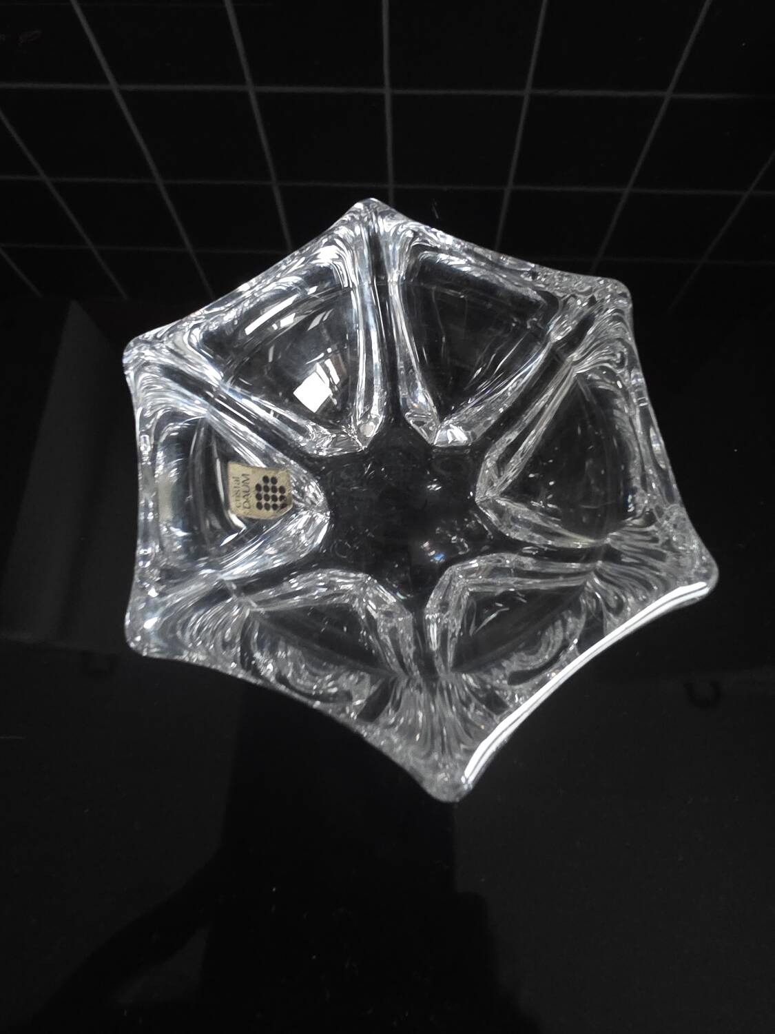 Star-shaped crystal bowl by Daum – With original label
