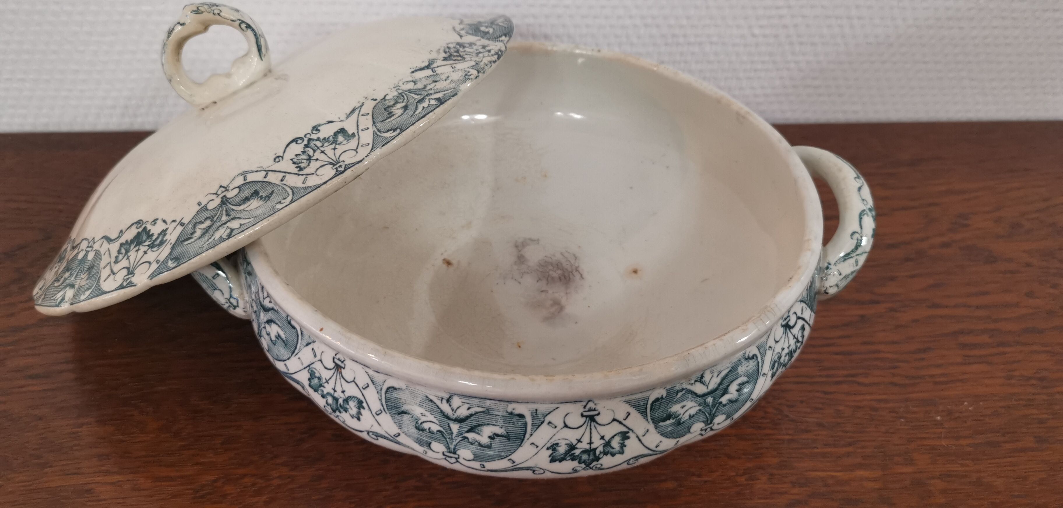 White Iron Earth tureen with green patterns