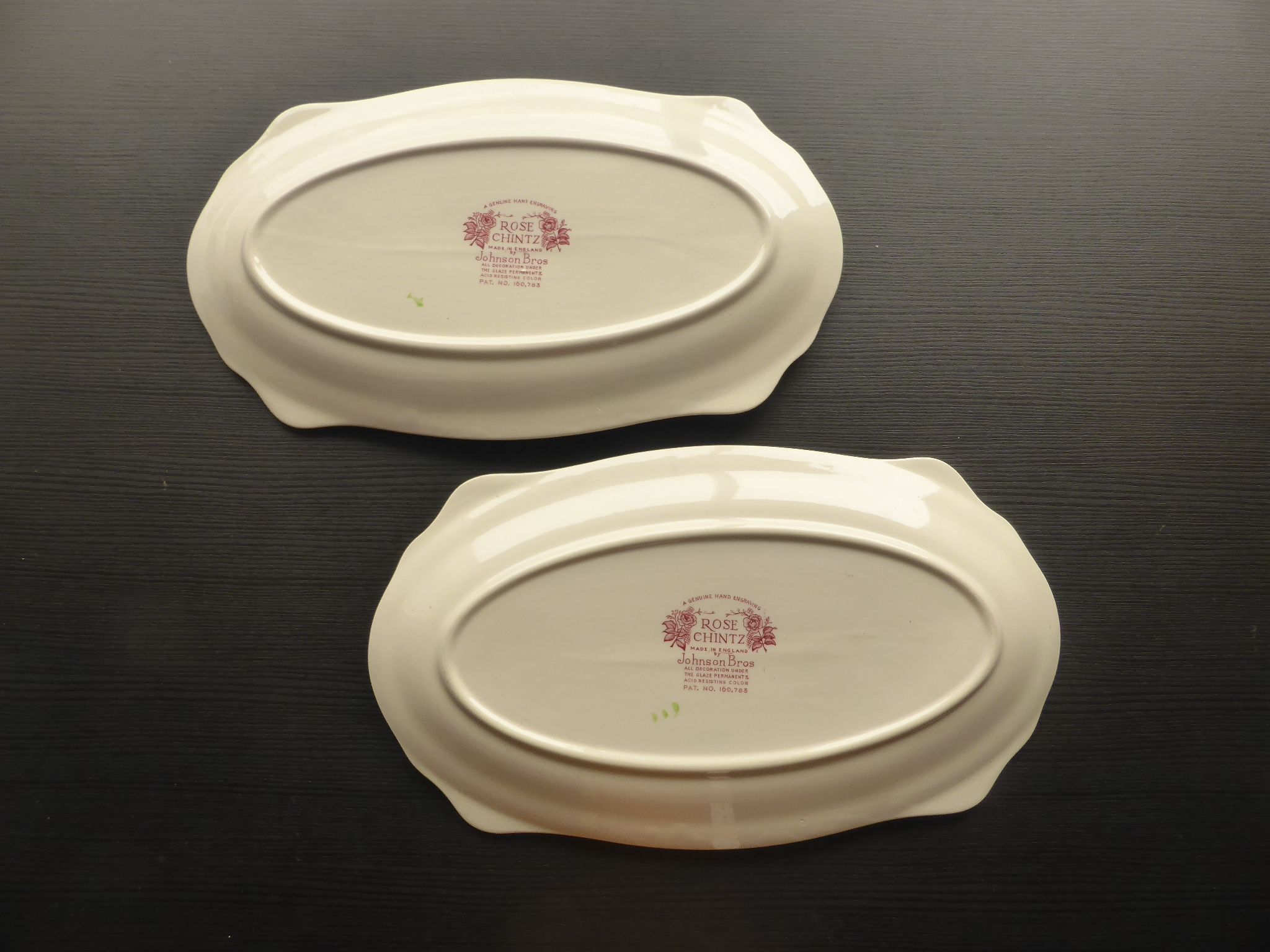 2 Oval ceramic dishes decorated with roses by Johnson Bros model Rose chintz