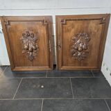 Paire de portes en bois sculpté en noyer