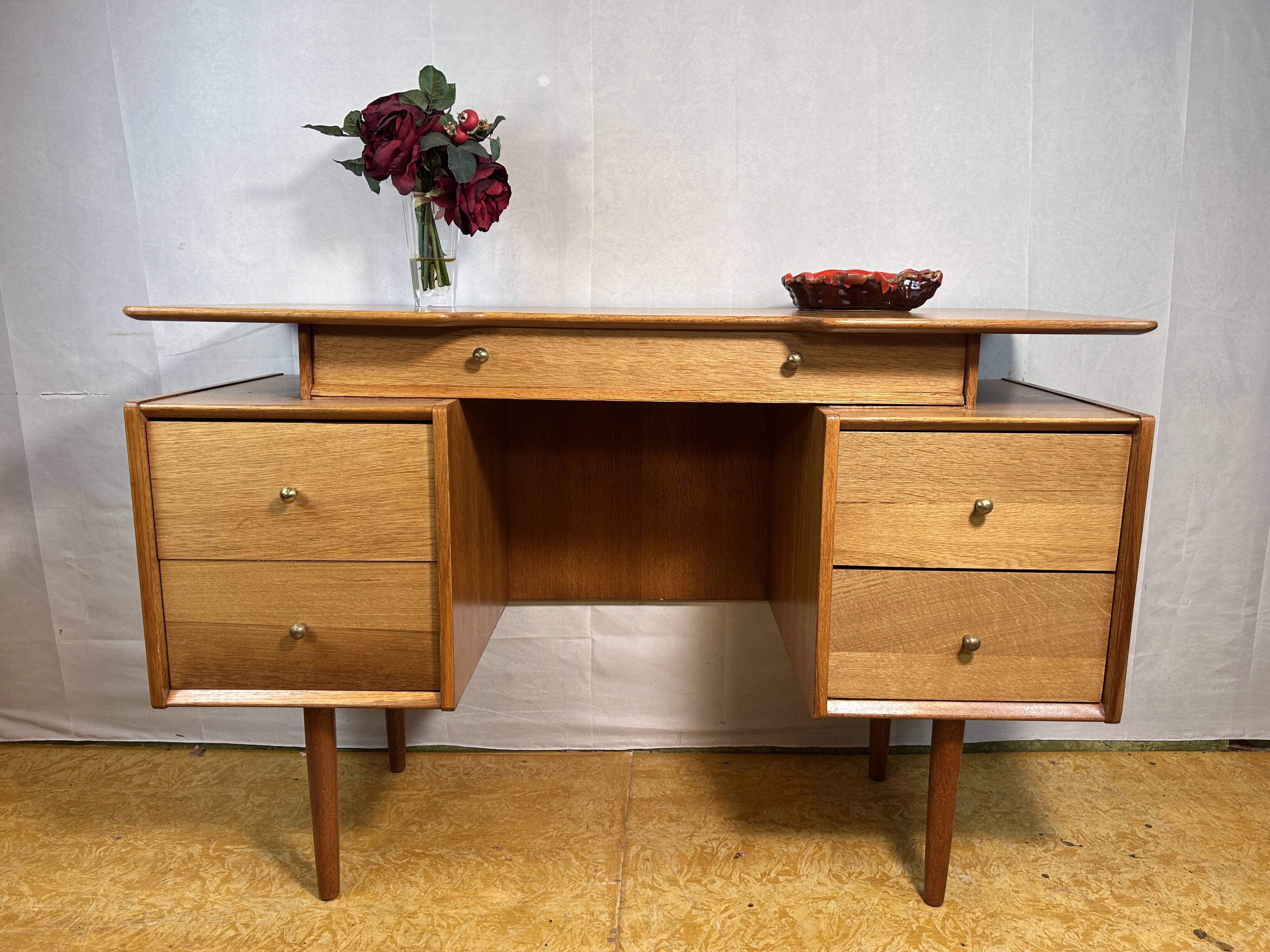 Early Mid-Century Retro Vintage Oak Desk by G Plan (E. Gomme) – Librenza Ra