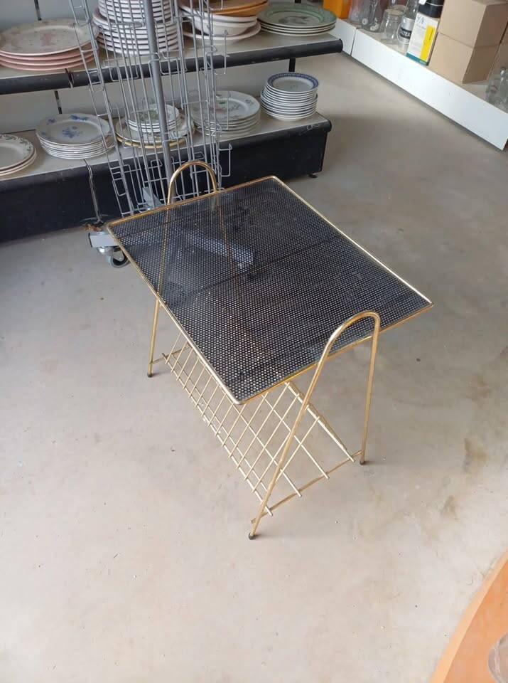 Table d’appoint porte vyniles