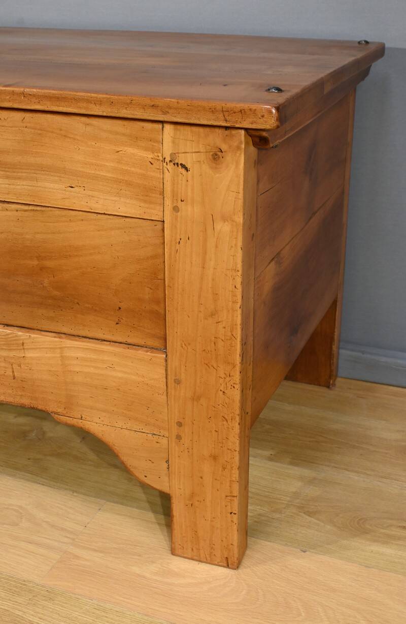 Maie chest in blond cherry – late 19th century