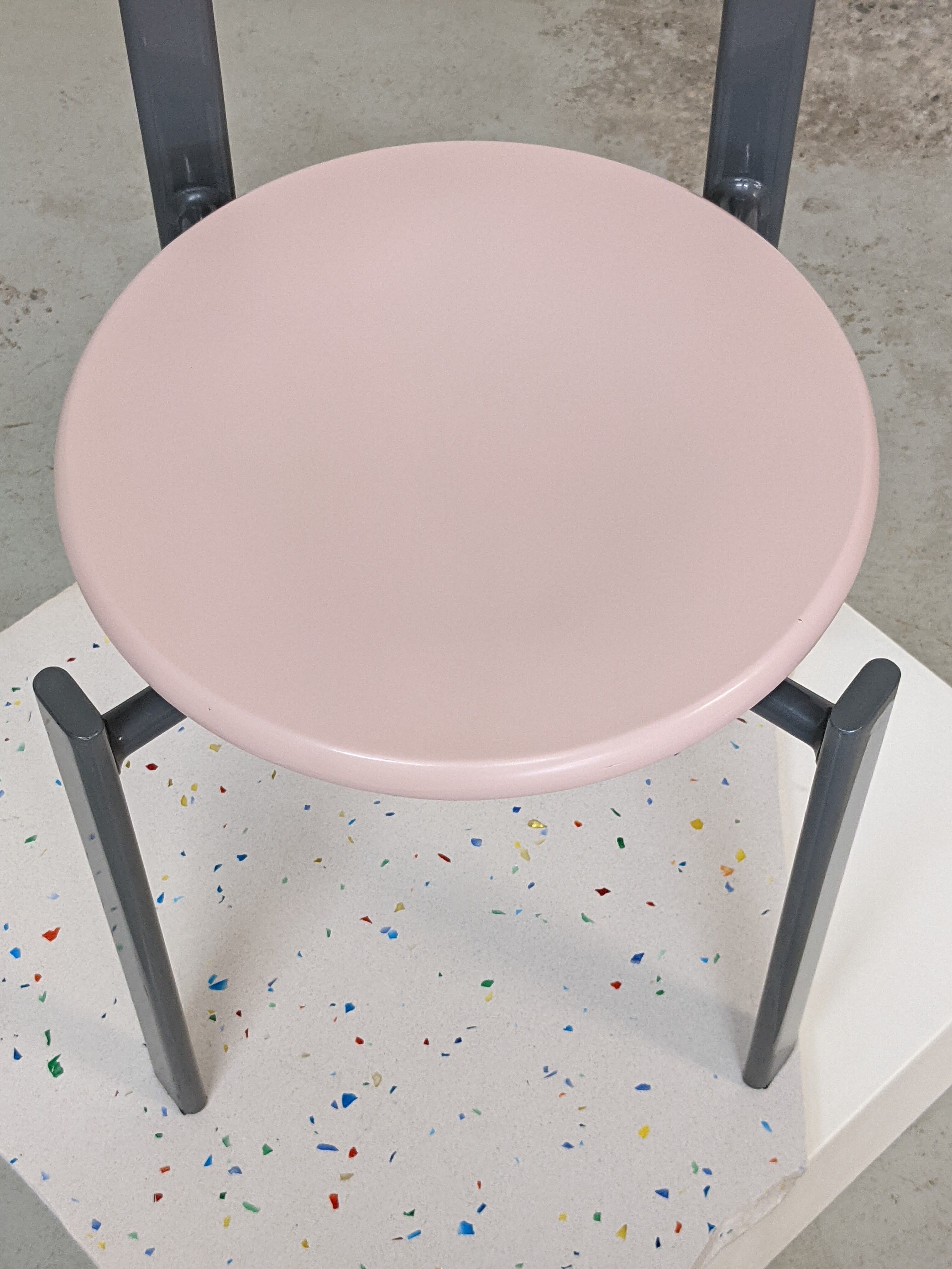 Suite of 4 80s design chairs published by Samo