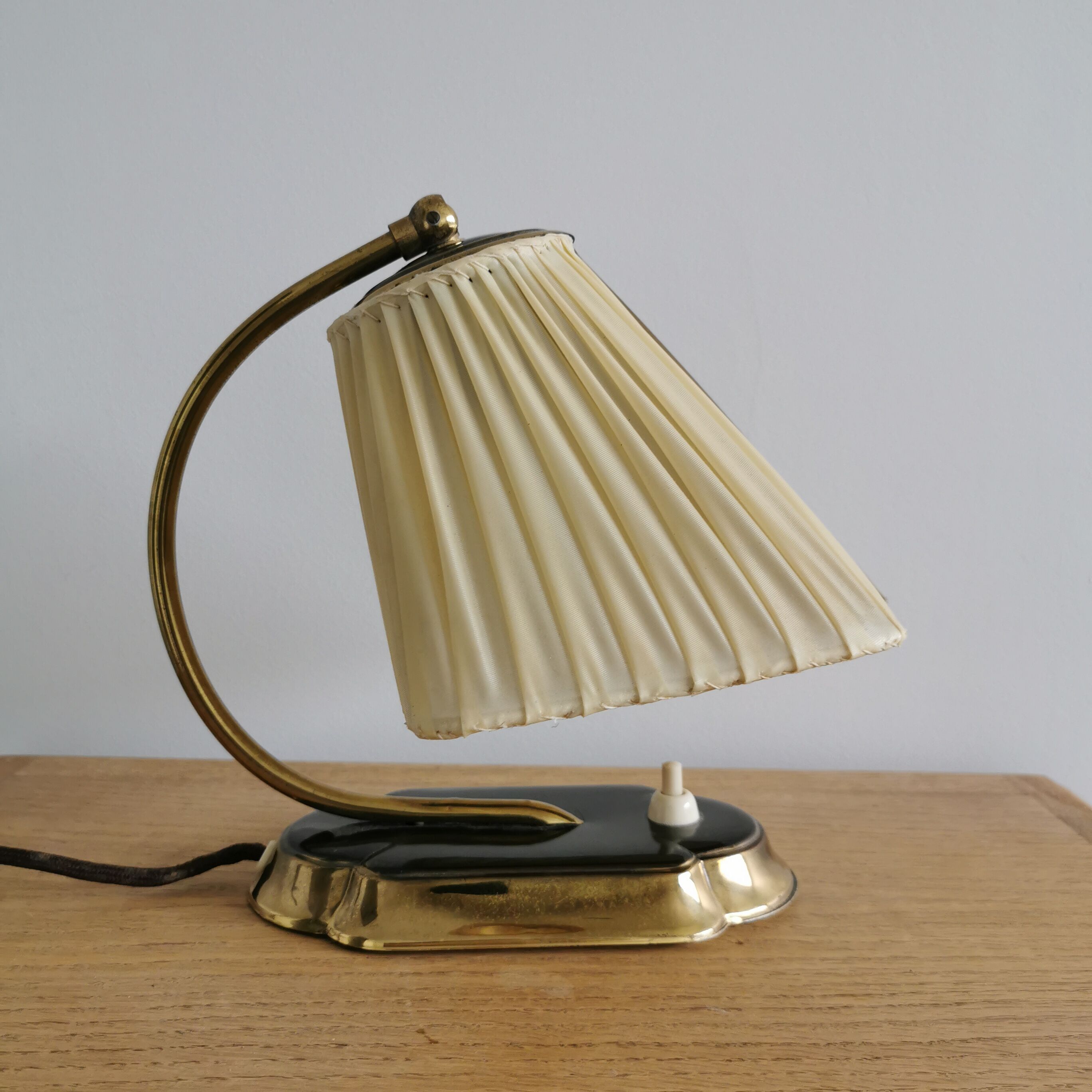 Retro bedside lamp