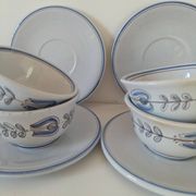 Tasses et soucoupes en terre vernissée