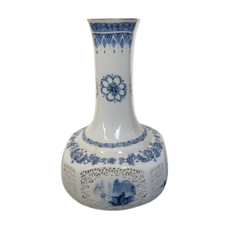 Vase en porcelaine ajourée de Chine