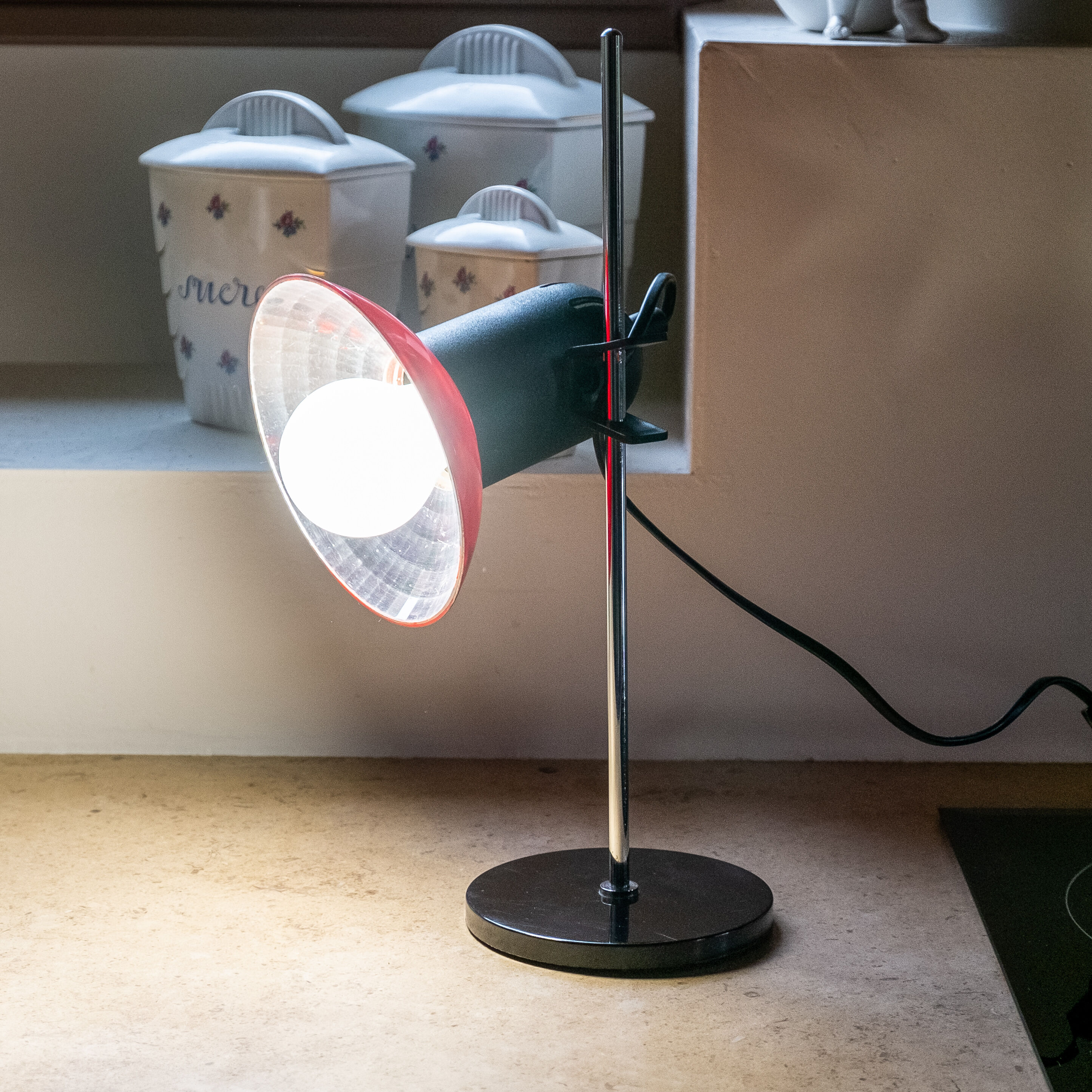 Vintage-faced pose lamp