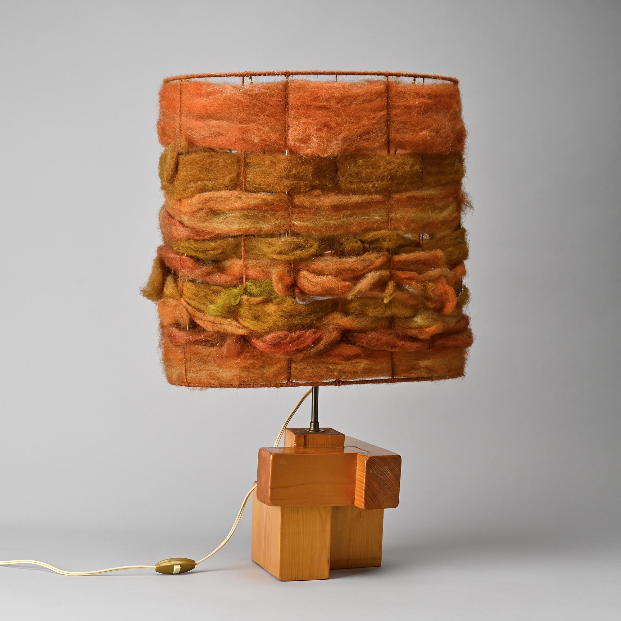 Sculptural table lamp in solid pine, France, circa 1970.