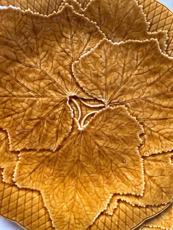 4 assiettes en barbotine feuilles de vigne Gien création Primefleur vintage