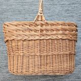 Wicker basket with handle: vintage