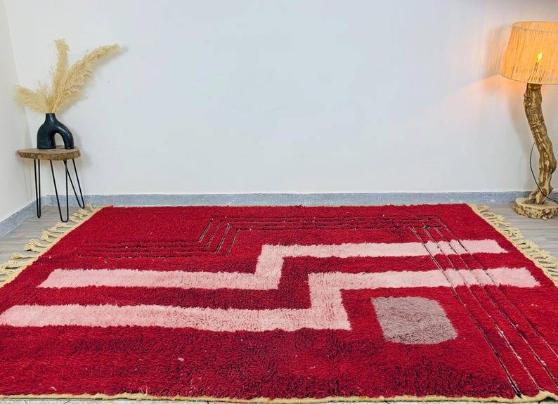 Modern Moroccan rug in red wool with geometric lines 150/250cm
