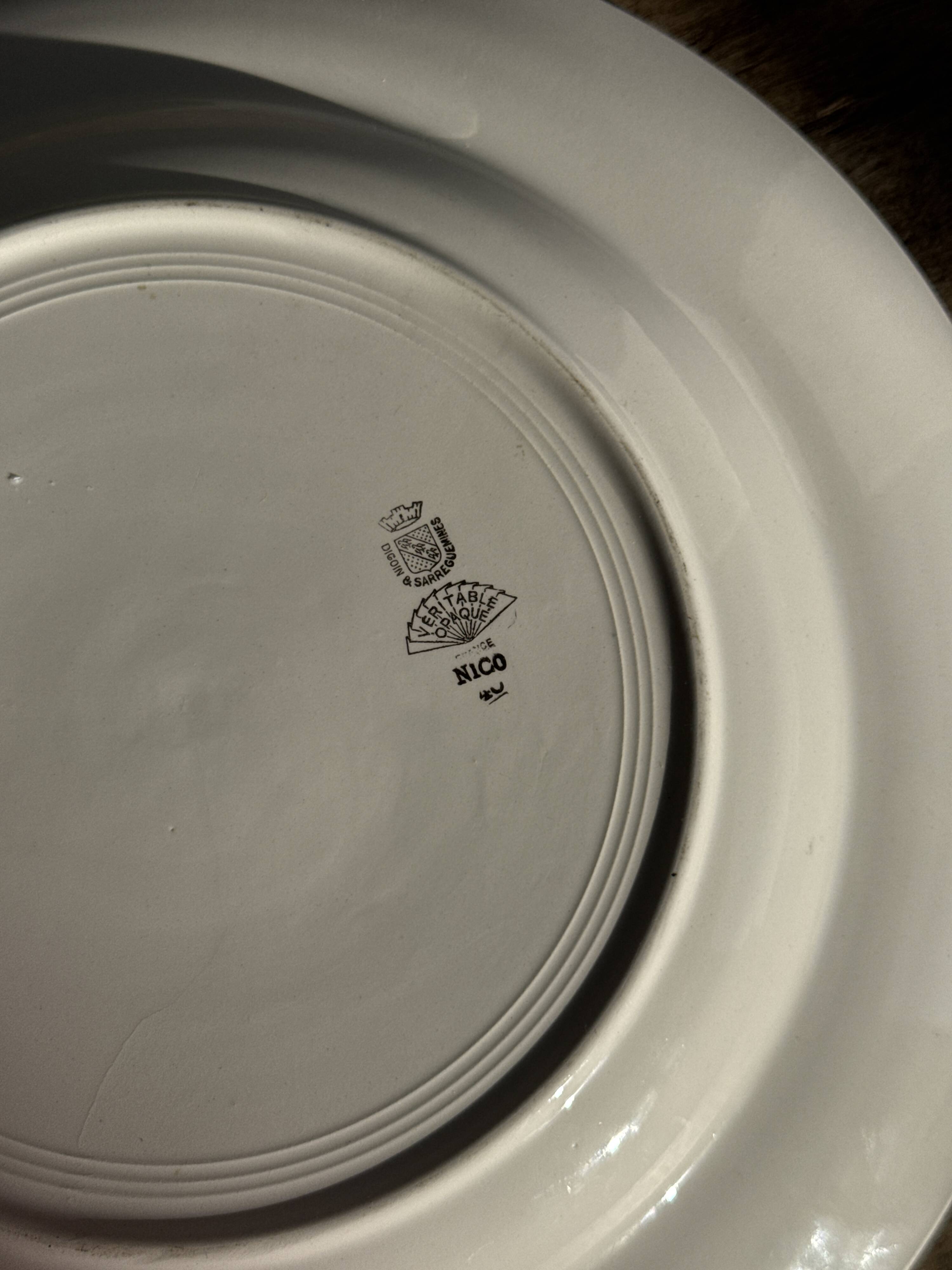 Circular plate model Nico gold Digoin Sarreguemines D30.5
