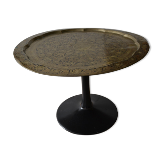 Table basse pied tulipe et plateau marocain